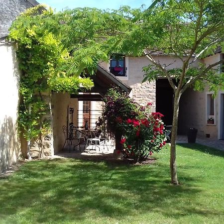 Ilot Bonheur Hotel Ury Exterior photo